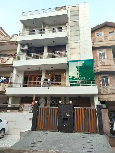 3 BHK Flat In East Punjabi Bagh  For Sale  In Punjabi Bagh