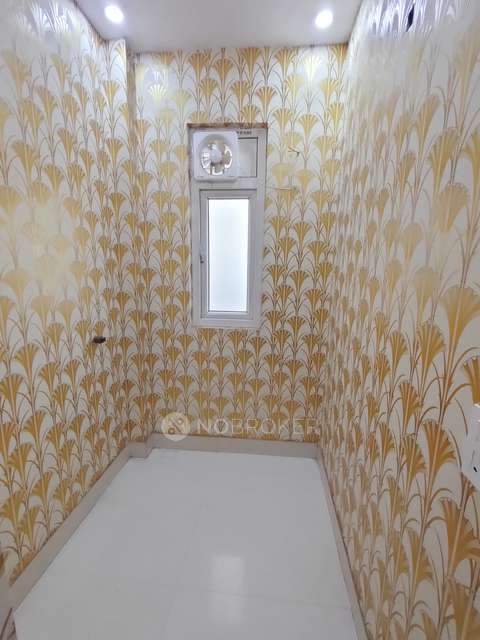 3 BHK Flat In East Punjabi Bagh  For Sale  In Punjabi Bagh