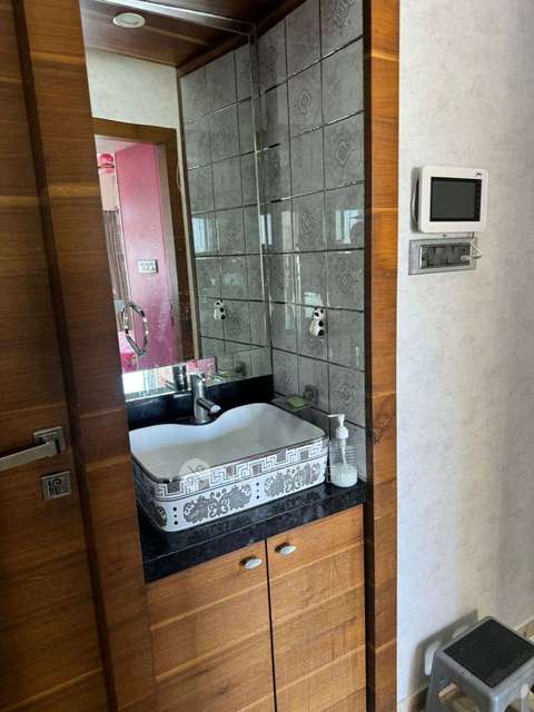 2 BHK Flat In Hdil Metropolis Chsl For Sale  In Andheri West