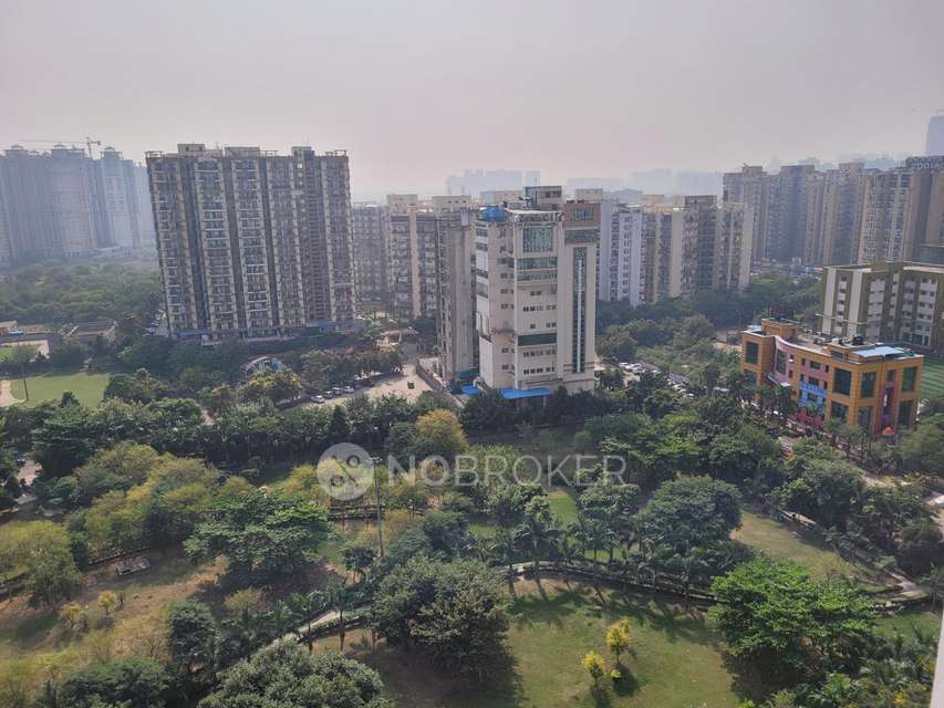 3 BHK Flat In Amrapali Platinum, Sector 119 For Sale  In Sector 119