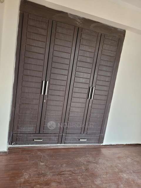 3 BHK Flat In Amrapali Platinum, Sector 119 For Sale  In Sector 119