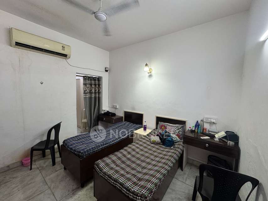 PG for Girls in Zodiac Park