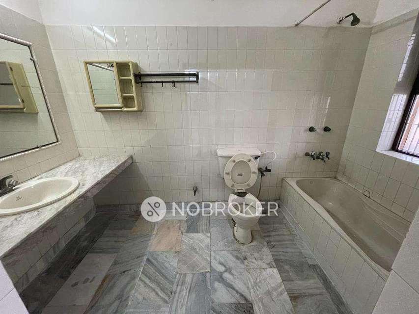 4 BHK Flat For Sale  In Vikaspuri