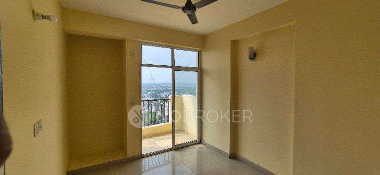 3 BHK Flat In Mahagun Puram For Sale  In Ghaziabad