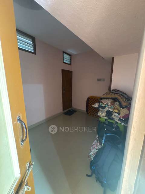 Shared Room for Female In 2 BHK  In Vadapalani 