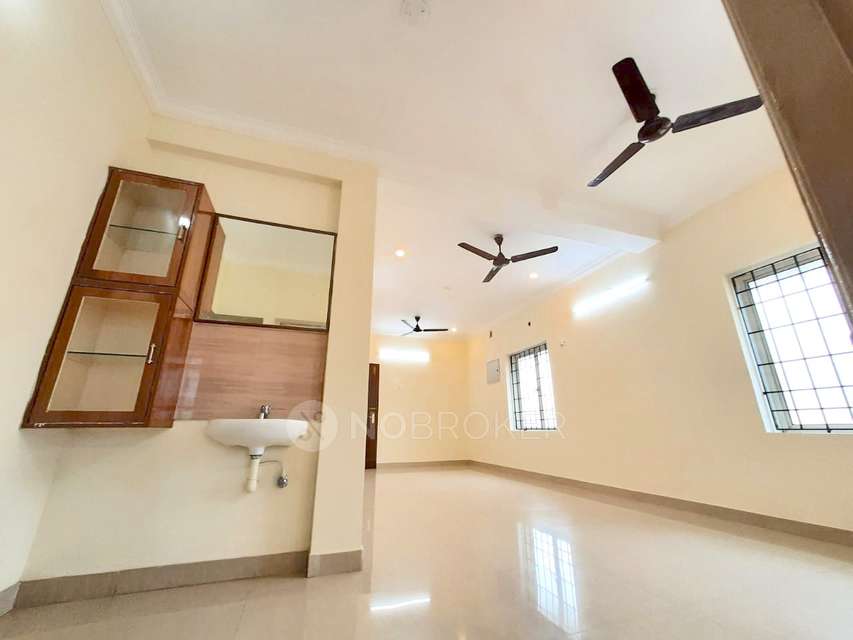2 BHK Flat In Medavakkam P For Sale  In Medavakkam