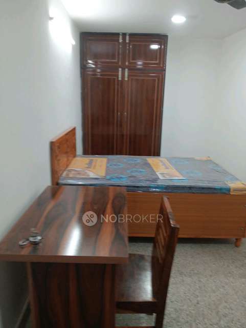 1 RK Flat In Kalkaji Double Storey for Rent  In Kalkaji Metro Gate No 4