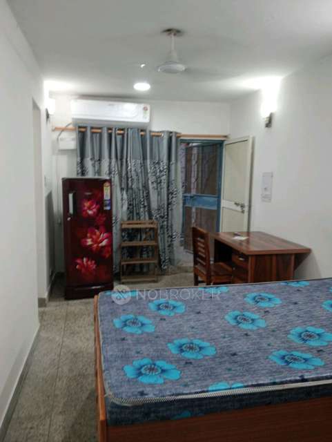 1 RK Flat In Kalkaji Double Storey for Rent  In Kalkaji Metro Gate No 4