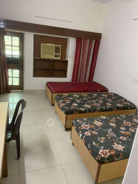 PG for Girls in Roop Nagar