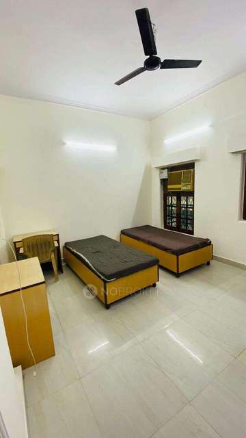 PG for Girls in Roop Nagar