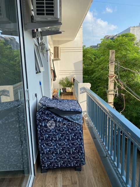 3 BHK Flat In Freedom Fighters Enclave For Sale  In Sainik Farm