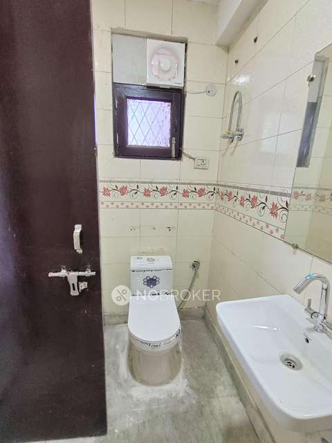 3 BHK Flat In Deepika Apartment For Sale  In Sainik Farm