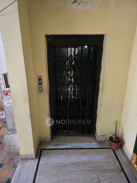 4+ BHK Flat For Sale  In Amberpet