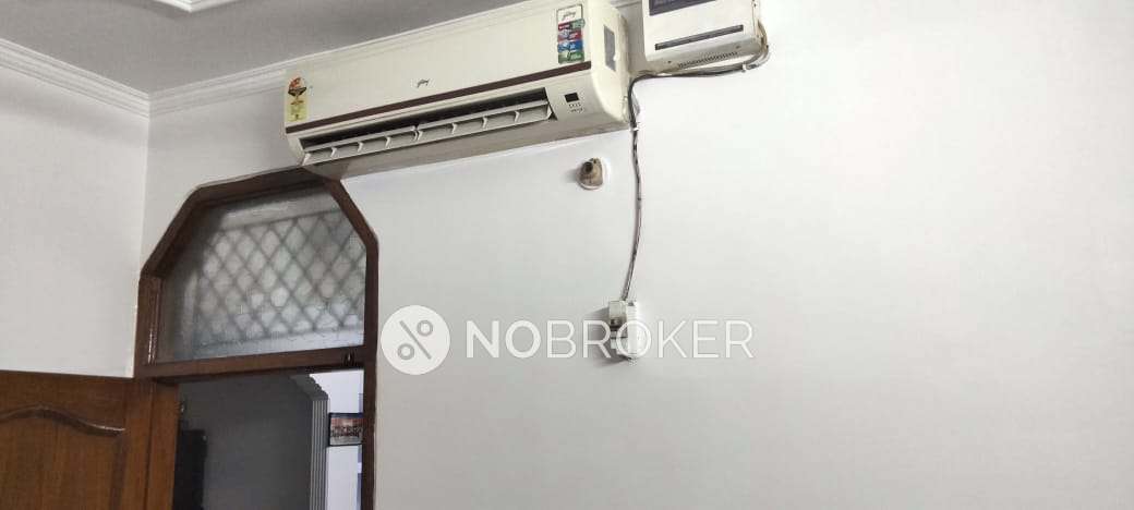 2 BHK Flat In Sb For Sale  In Shakurpur