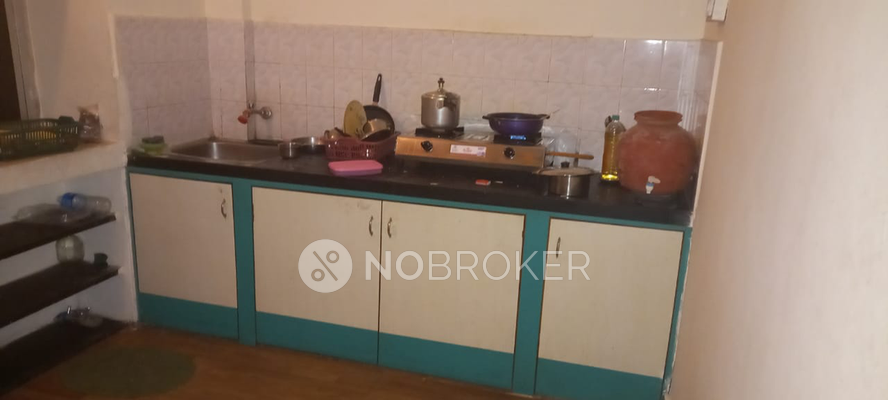 Shared Room for Female In 1 RK  In Kothrud In Left Bhusari Colony