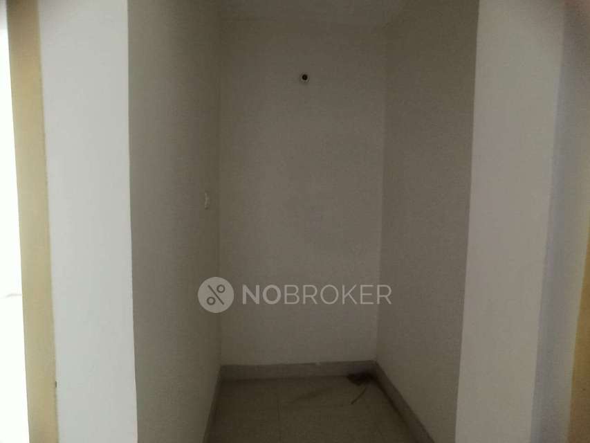 2 BHK Flat In Ambharam For Sale  In Retteri