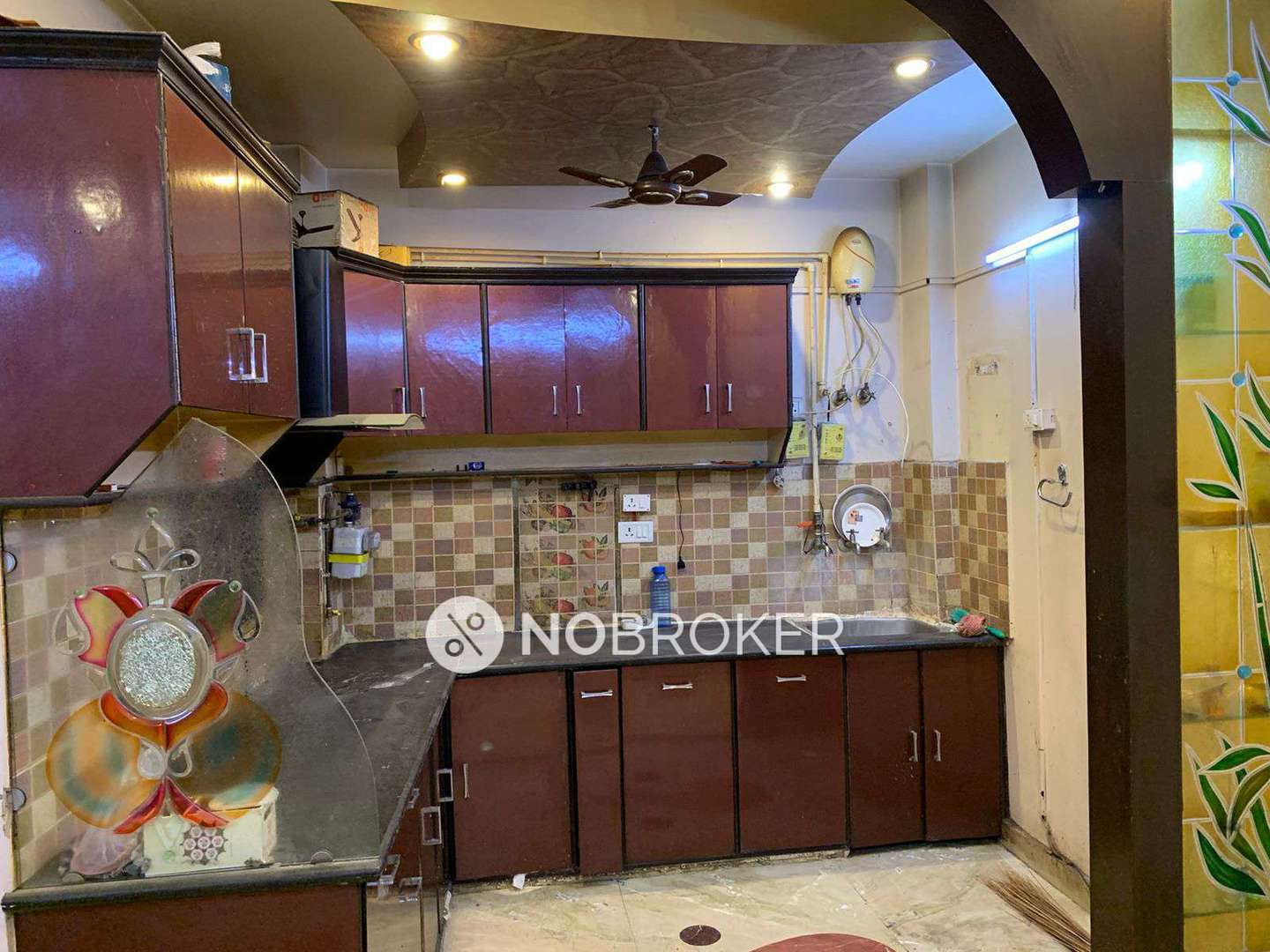 Apartment Krishna Nagar Rent WITHOUT BROKERAGE Semifurnished 3 BHK