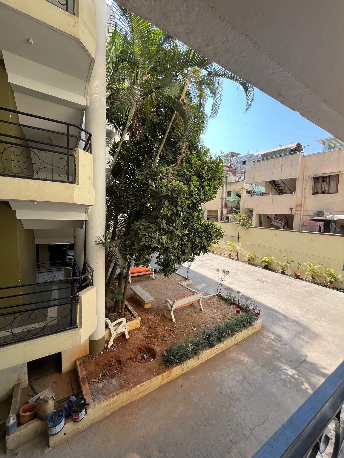 Golf Manor Apartment