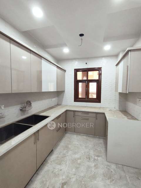 3 BHK Flat For Sale  In Azadpur