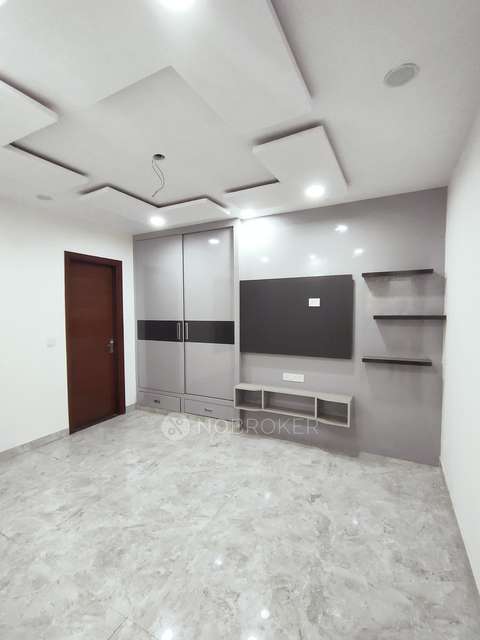 3 BHK Flat For Sale  In Azadpur