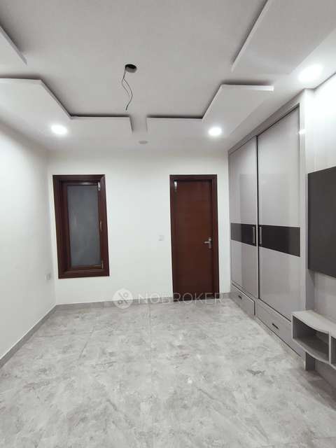 3 BHK Flat For Sale  In Azadpur