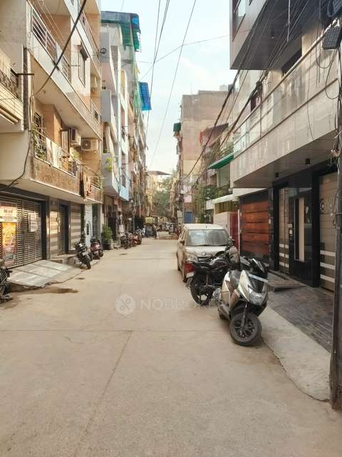 3 BHK Flat For Sale  In Azadpur