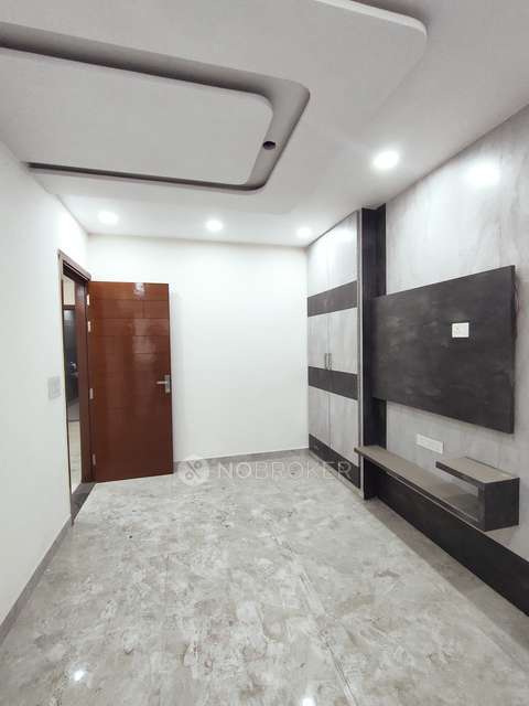 3 BHK Flat For Sale  In Azadpur
