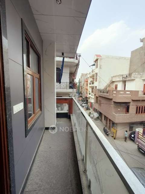 3 BHK Flat For Sale  In Azadpur