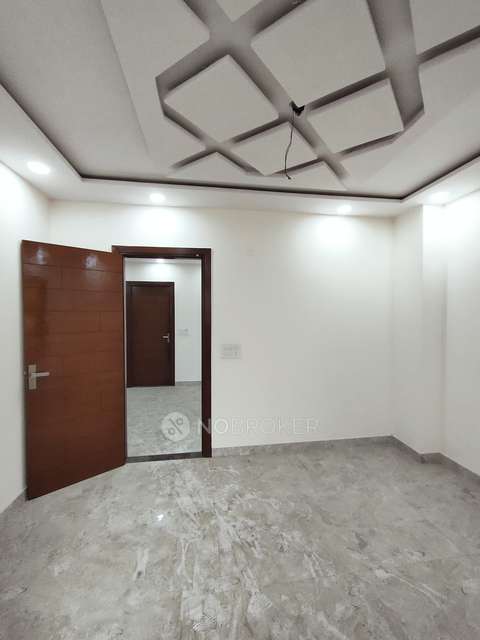 3 BHK Flat For Sale  In Azadpur