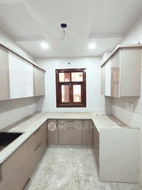 3 BHK Flat For Sale  In Azadpur