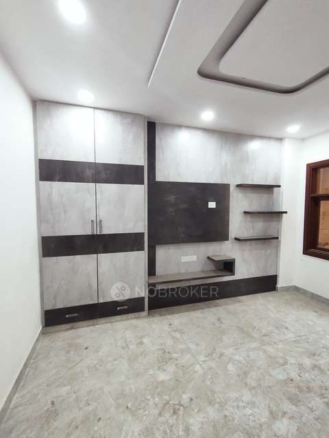 3 BHK Flat For Sale  In Azadpur