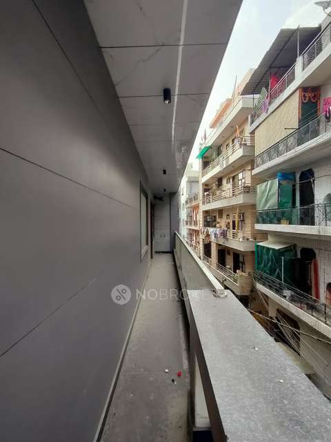 3 BHK Flat For Sale  In Azadpur