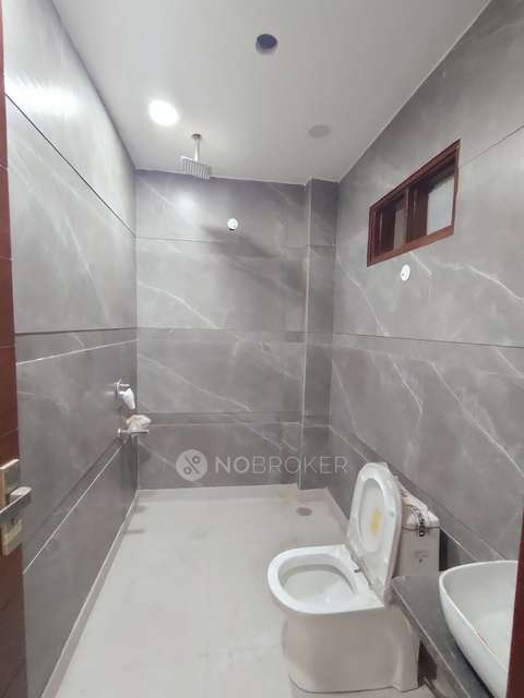 3 BHK Flat For Sale  In Azadpur