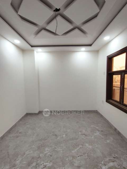3 BHK Flat For Sale  In Azadpur
