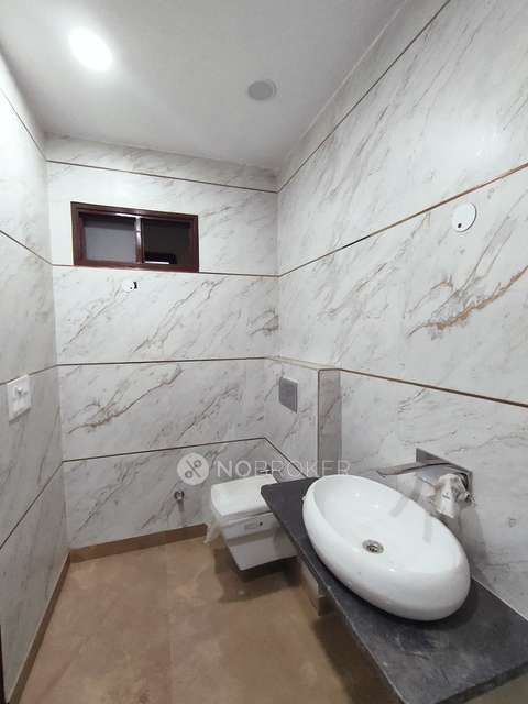 3 BHK Flat For Sale  In Azadpur