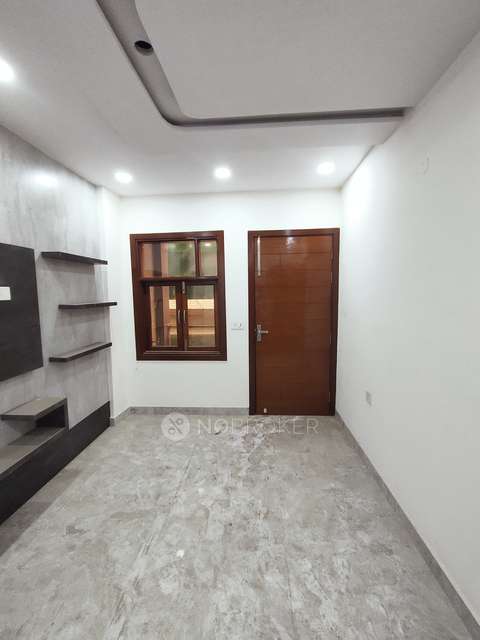 3 BHK Flat For Sale  In Azadpur