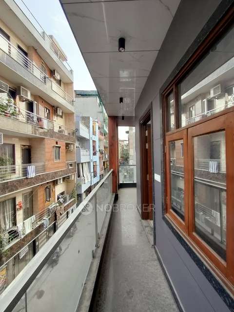 3 BHK Flat For Sale  In Azadpur