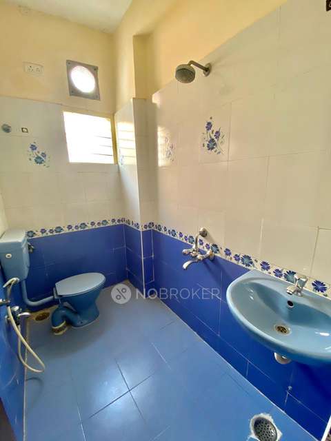 2 BHK Flat In Green Court, Medavakkam For Sale  In Medavakkam