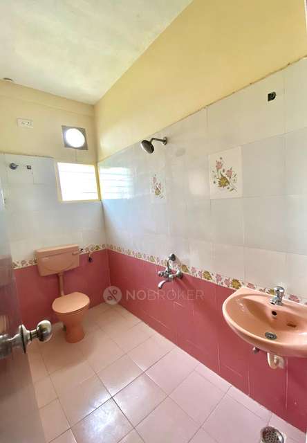 2 BHK Flat In Green Court, Medavakkam For Sale  In Medavakkam