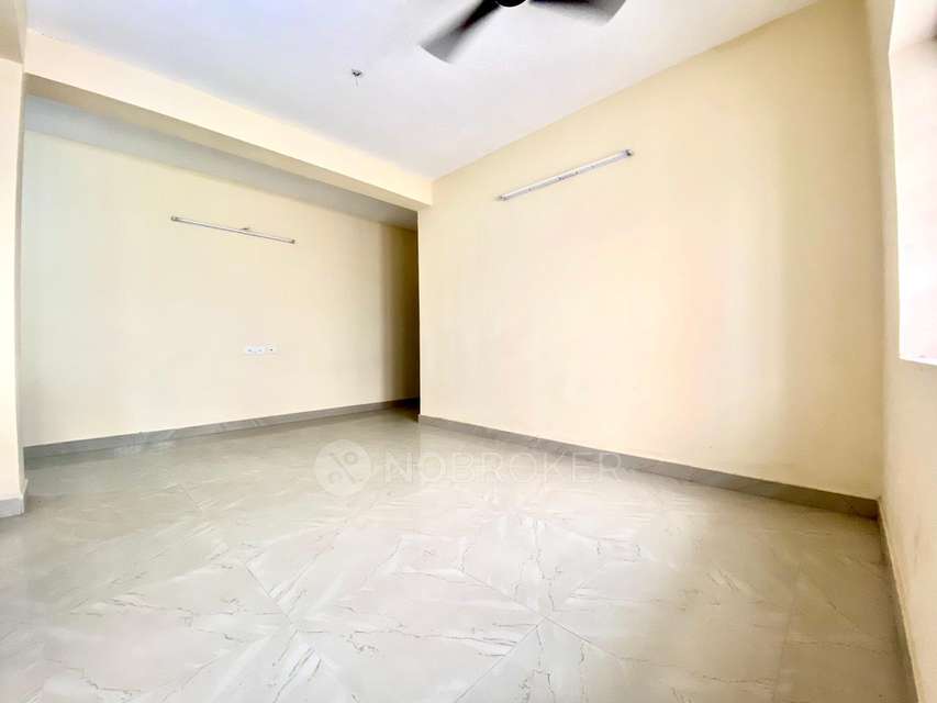 2 BHK Flat In Green Court, Medavakkam For Sale  In Medavakkam