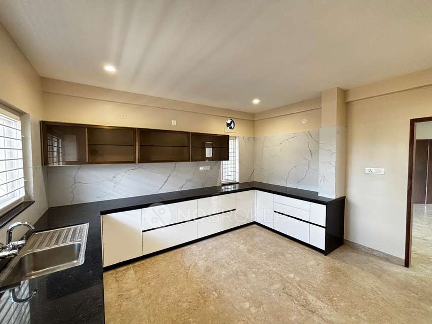 4+ BHK House For Sale  In Mallur