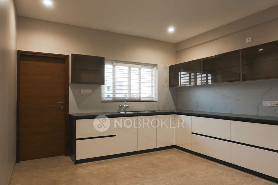 4+ BHK House For Sale  In Mallur