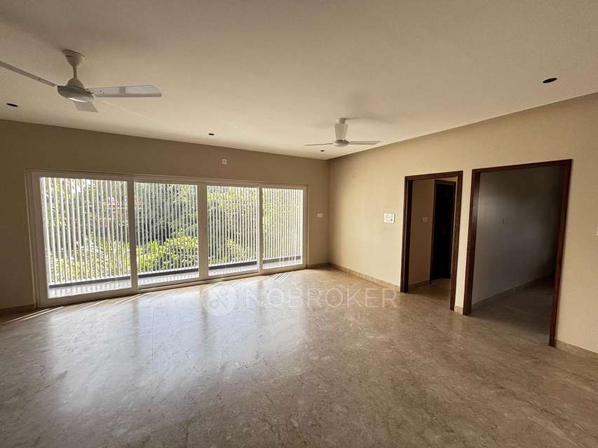 4+ BHK House For Sale  In Mallur