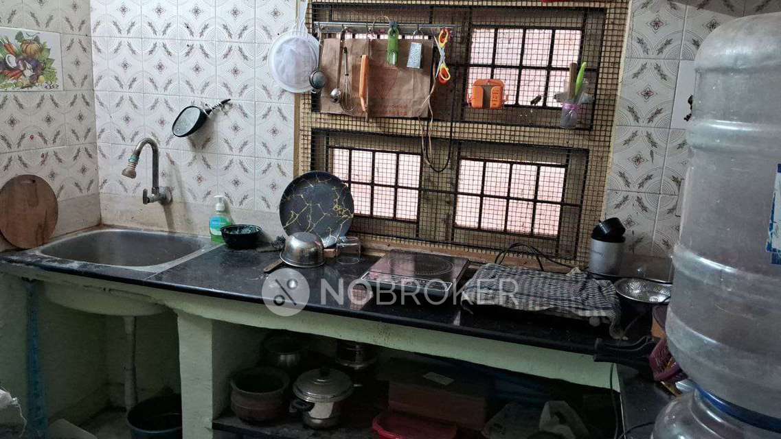 Shared Room for Male In 2 BHK  In Anna Nagar West Extension