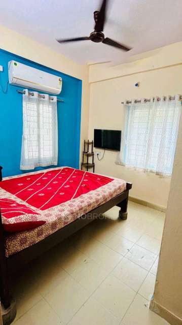 Single Room for Female In 1 BHK  In Sb In Manikonda