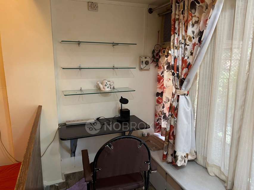 2 BHK Flat In Hill Garden For Sale  In Shalimar Building, Hill Garden, Thane