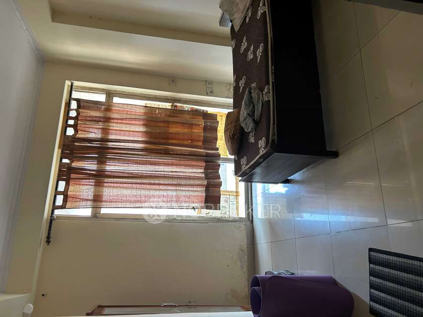 Single Room for Female In 2 BHK  In Mahagun Mascot In Crossings Republik