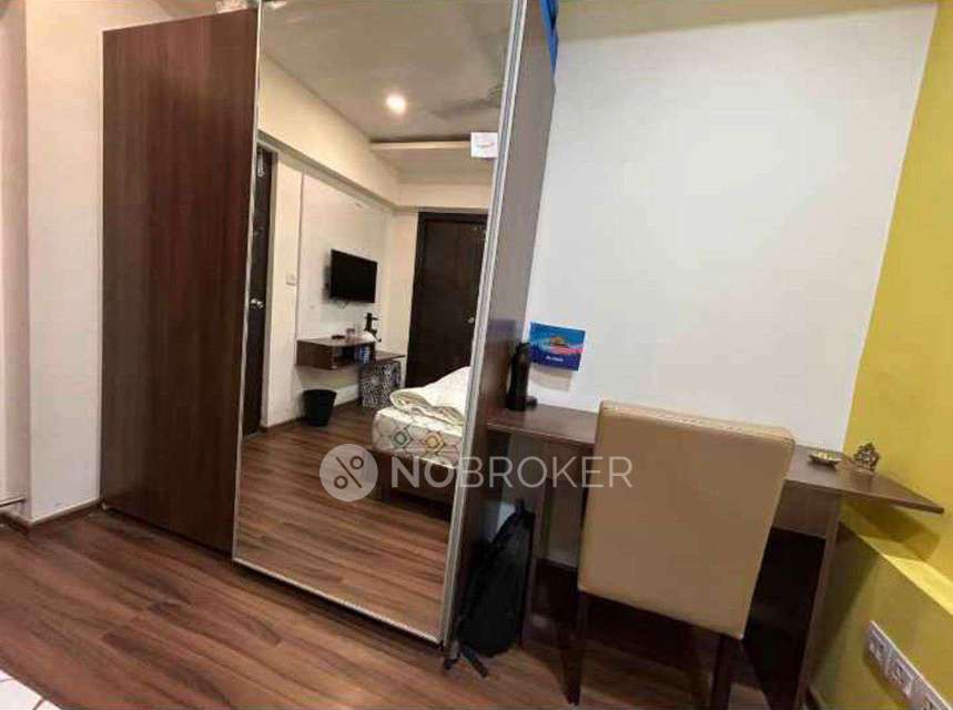 Single Room for Female In 3 BHK  In Golf Edge Residence In Gachibowli