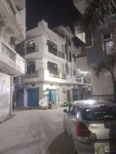 1 RK Flat In Standalone Builidng  for Rent  In , Rohini