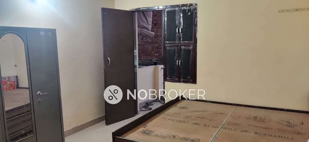 1 BHK Flat In Surender Apartments for Rent  In Sector 18